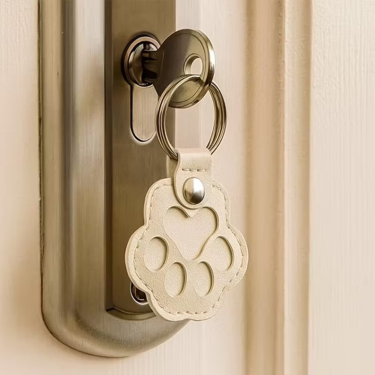 Pamätná kľúčenka v tvare labky