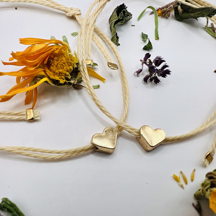 Srdiečkový náramok