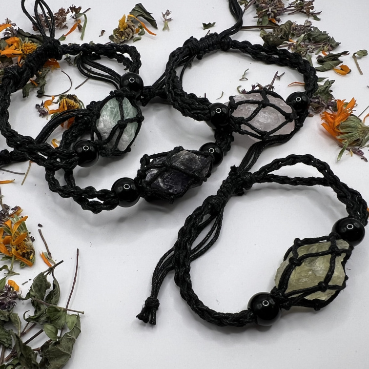 Makrame náramok s prírodným kameňom