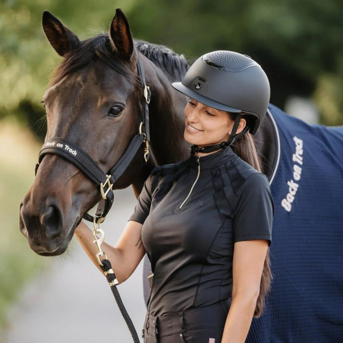 Jezdecké helmy Back on Track Strixx