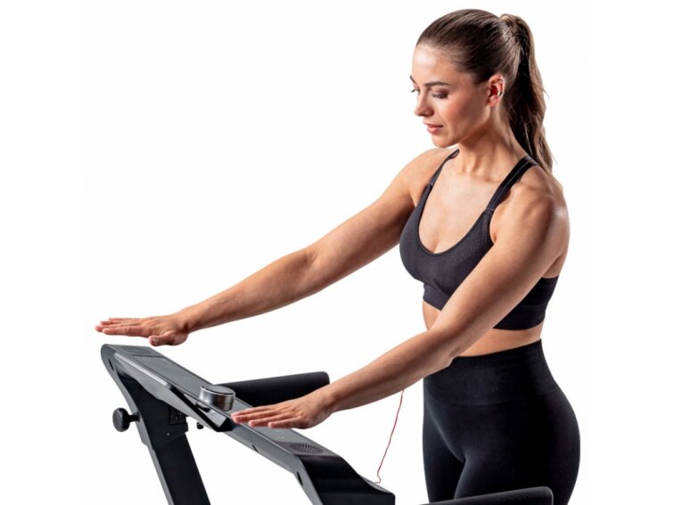 Bežecký pás Christopeit TM 2400S s ovládaním gestami