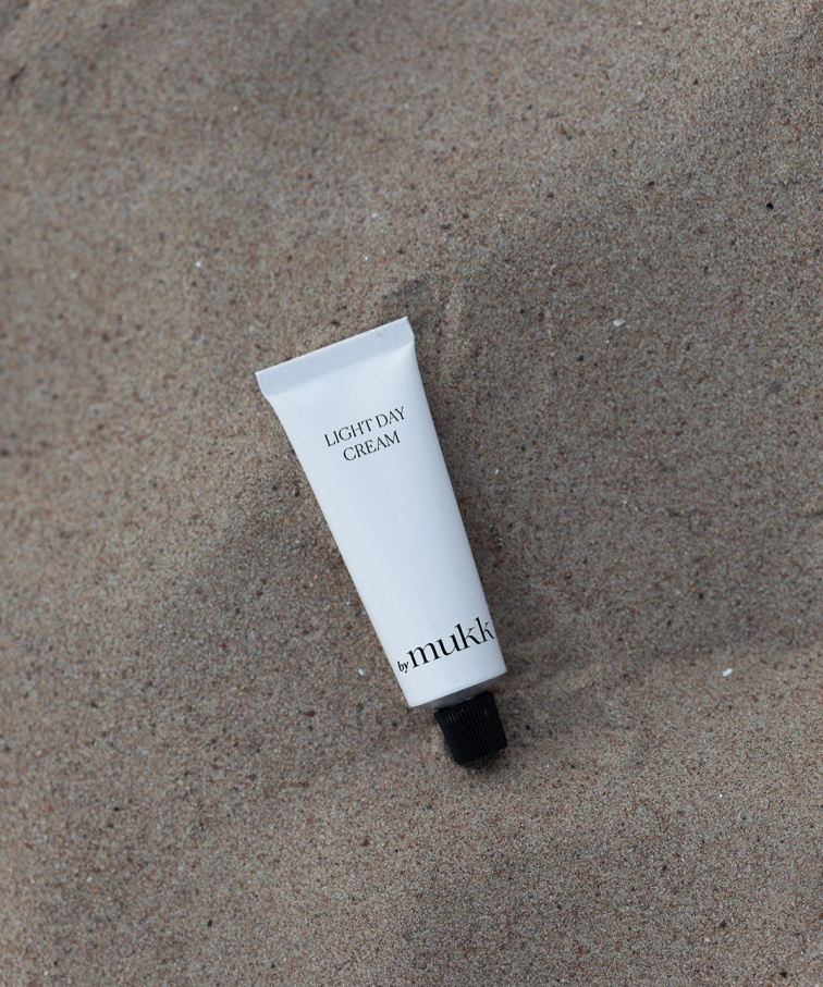 By Mukk LEHKÝ DENNÍ KRÉM PRO NORMÁLNÍ, SMÍŠENOU A MASTNOU PLEŤ LIGHT DAY CREAM