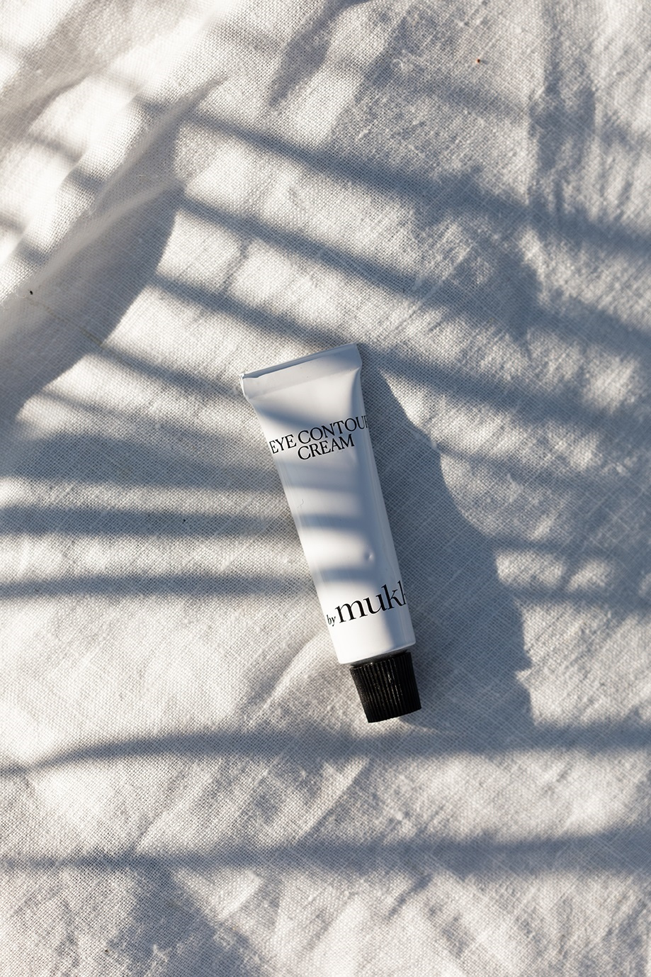 By Mukk VYHLAZUJÍCÍ OČNÍ KRÉM EYE CONTOUR CREAM
