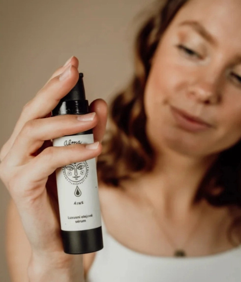 ALMA ÁINE – luxusní olejové sérum s bakuchiolem, extraktem z arktické řasy a Q10