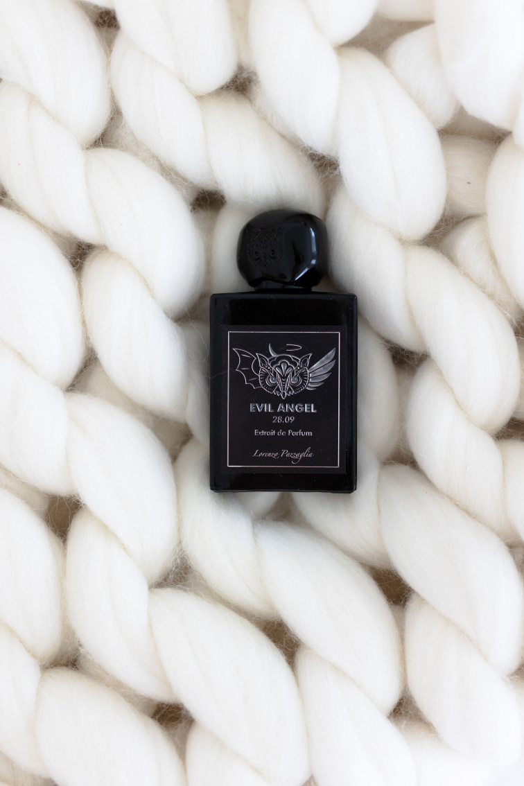 <img src="..." alt="Lorenzo Pazzaglia Evil Angel – unisex niche parfém s mátou a vanilkou 50 ml">