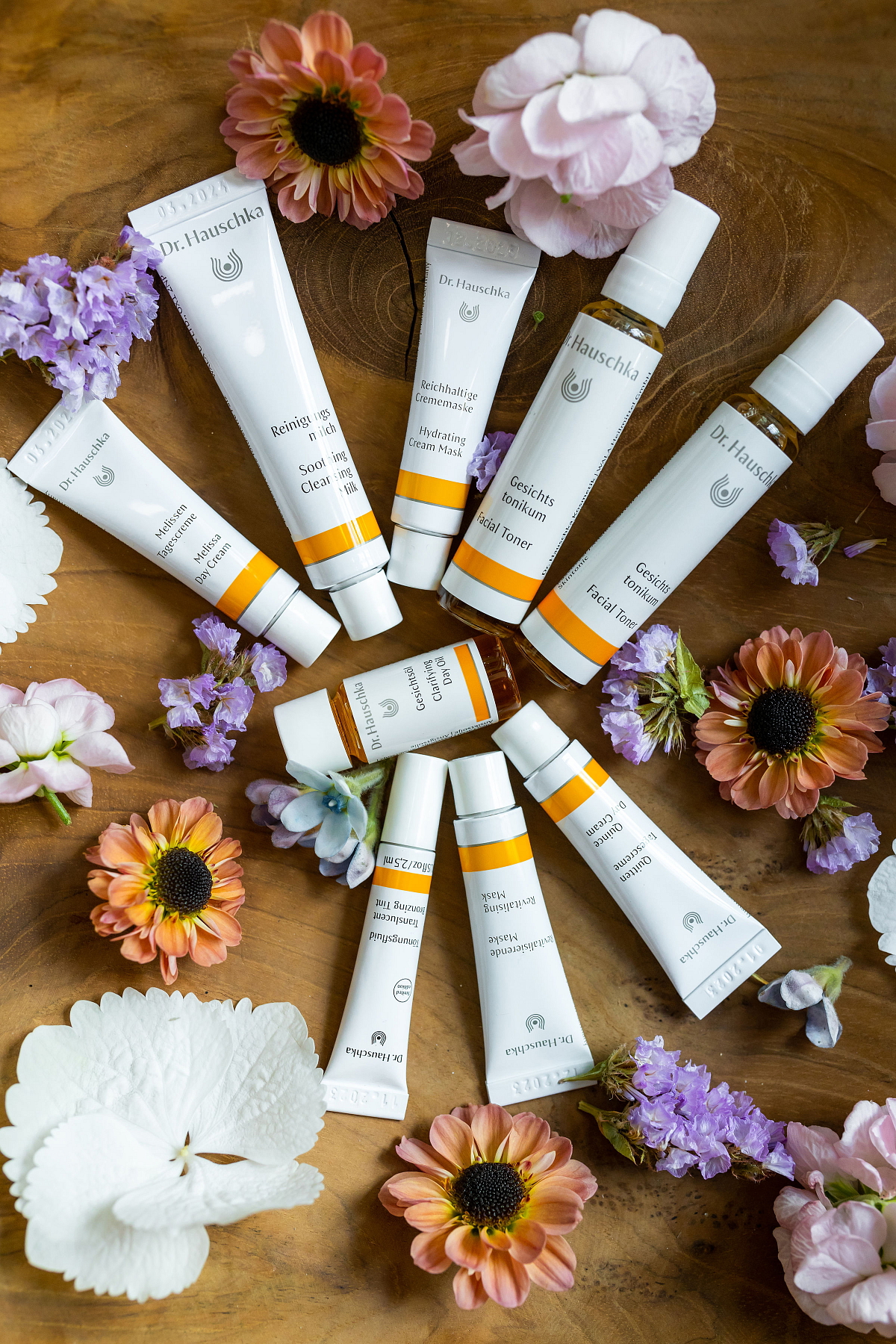 <img src="URL_OBRÁZKU" alt="Dr. Hauschka Růžový denní krém Light – lehká hydratace pro normální až suchou pleť, 30 ml">