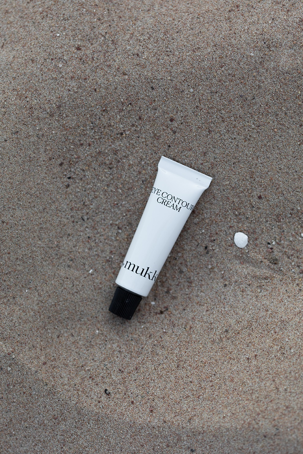 By Mukk VYHLAZUJÍCÍ OČNÍ KRÉM EYE CONTOUR CREAM
