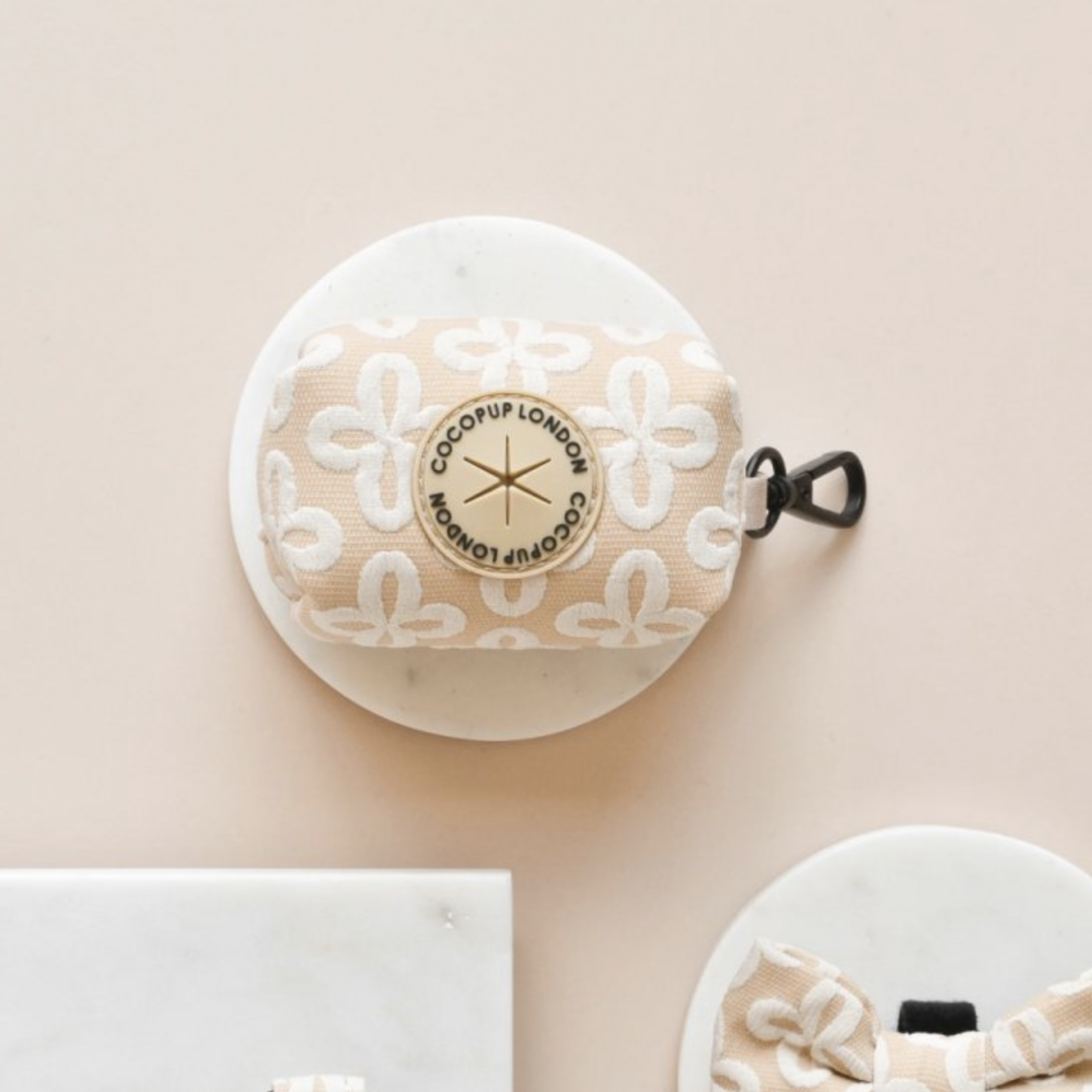 Pouzdro na sáčky CocoPup Luxe Vanilla Flower