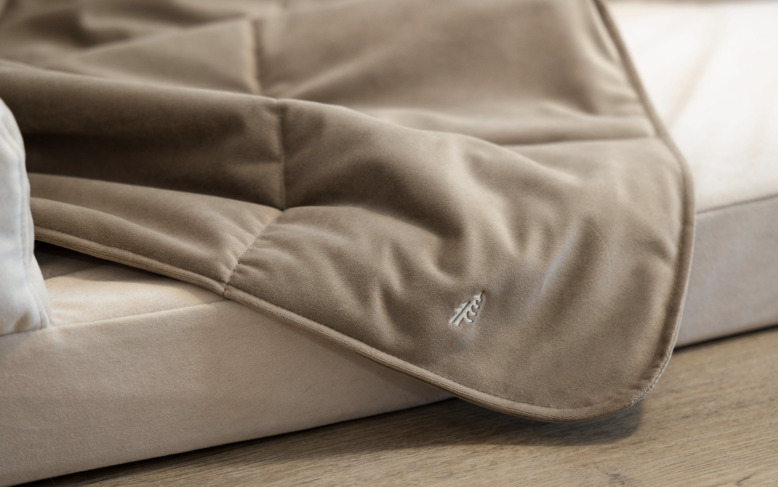 Deka Lebeddie hnědá s ovčí vlnou