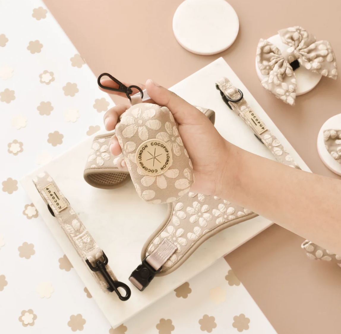 Pouzdro na sáčky CocoPup Mocha Flower