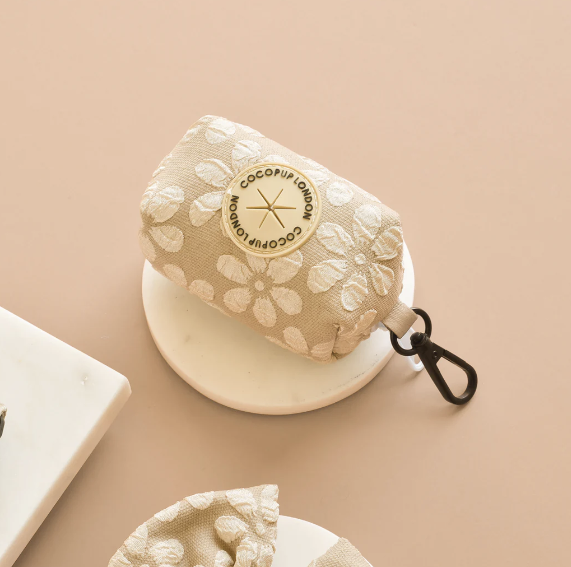 Pouzdro na sáčky CocoPup Mocha Flower