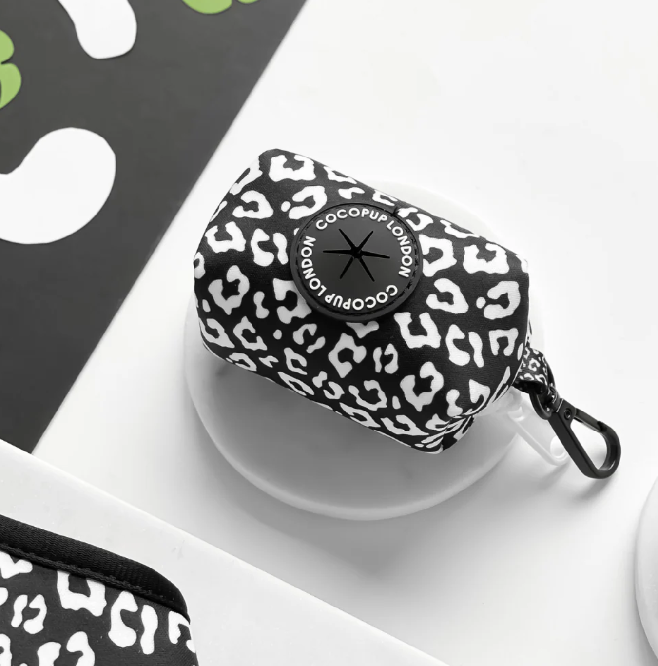 Pouzdro na sáčky CocoPup Black Leopard