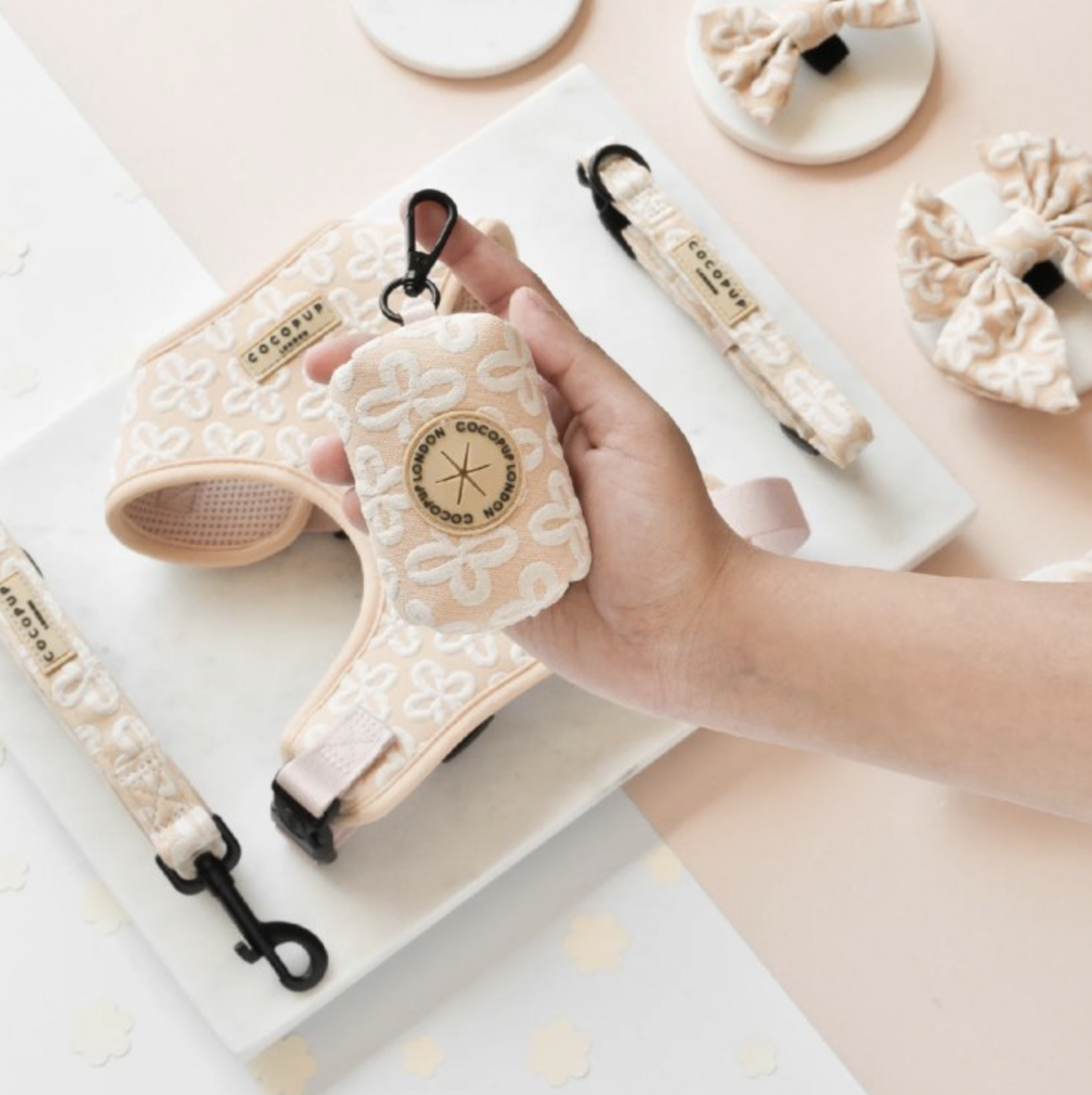 Pouzdro na sáčky CocoPup Luxe Vanilla Flower