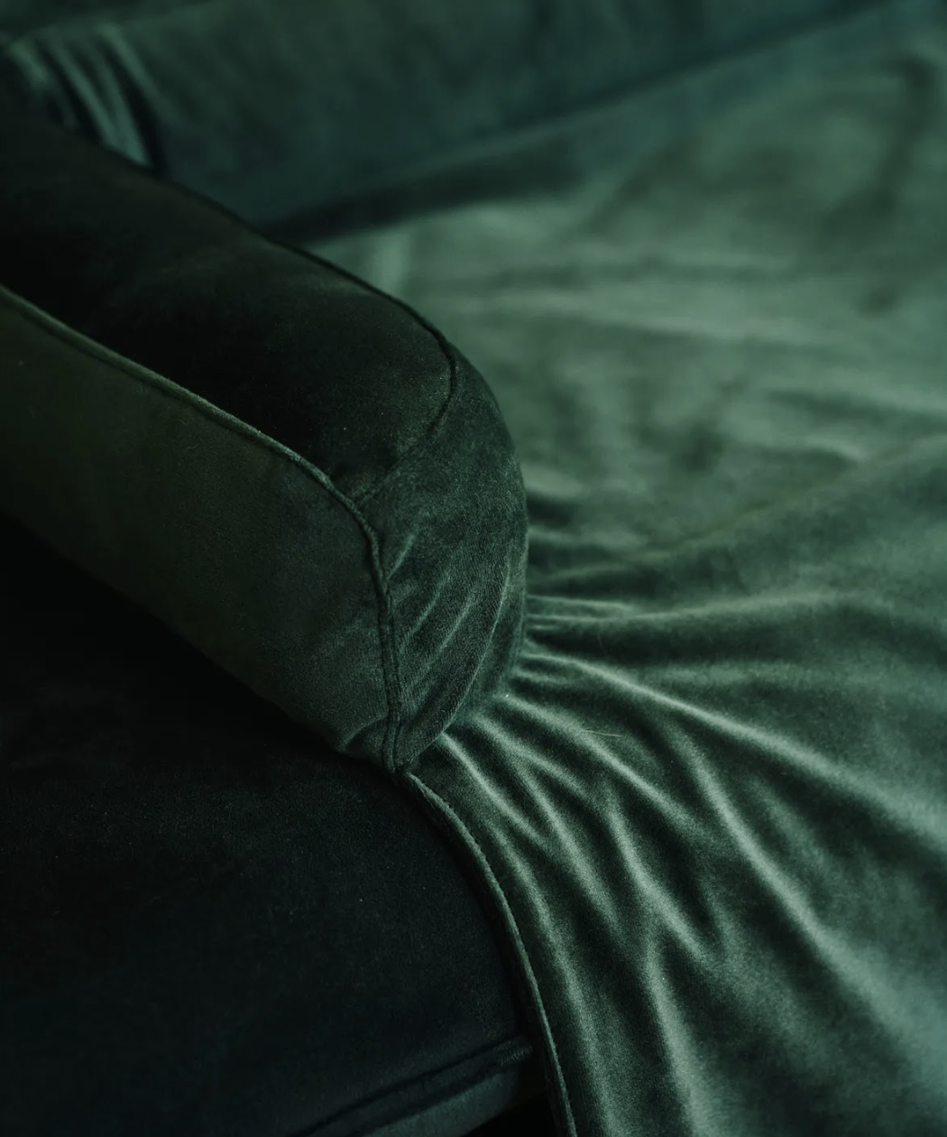 Pelíšek Lebeddie na pohovku Sofedo zelená