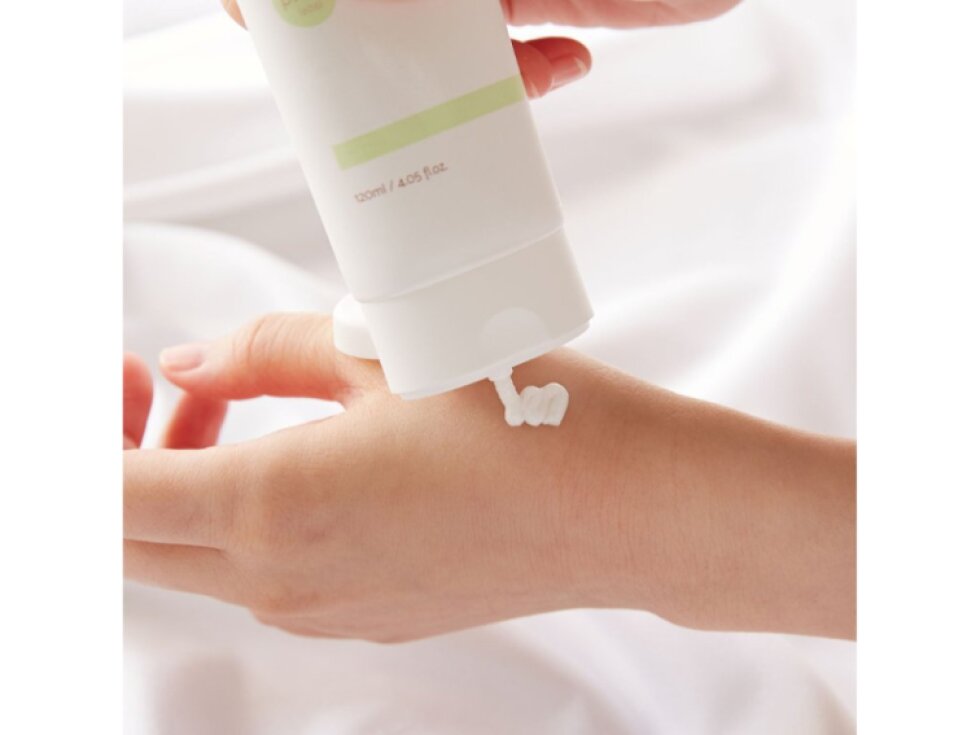 iUNIK - CENTELLA MILD CLEANSING FOAM - Jemná pH vyvážená čisticí pěna s pupečníkem asijským 120 ml