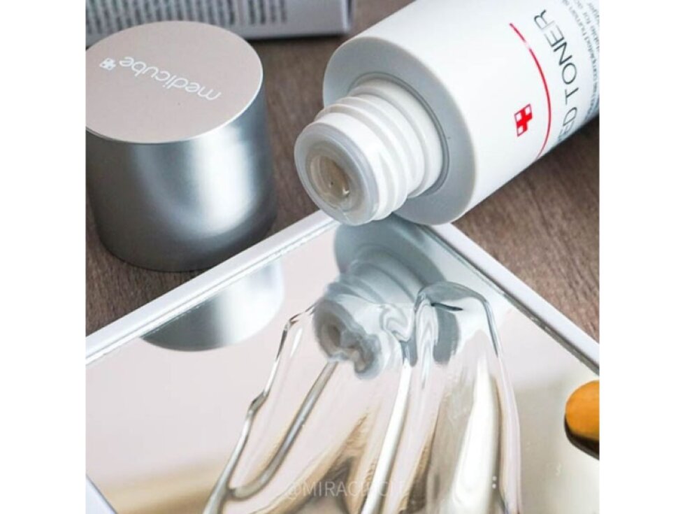 MEDICUBE - RED TONER 2.0 - Zklidňující toner pro problematickou a citlivou pleť 100 ml