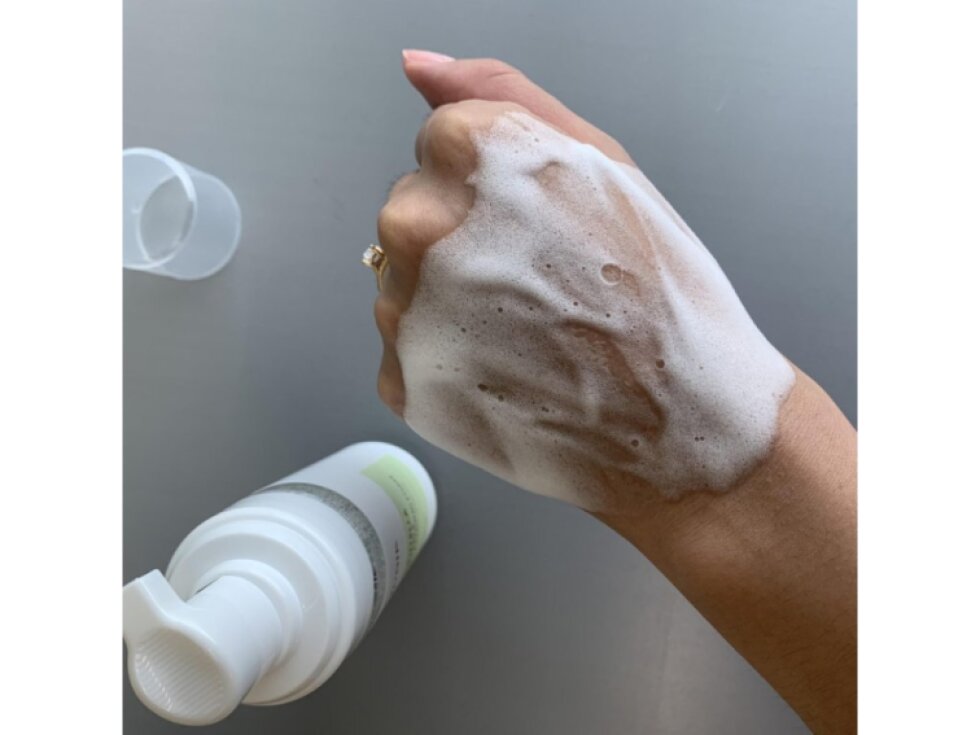 iUNIK - CENTELLA BUBBLE CLEANSING FOAM - Hydratační a zklidňující čistící pěna 150 ml