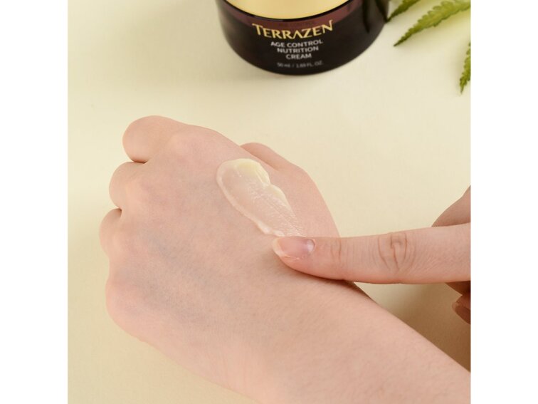 TERRAZEN - AGE CONTROL NUTRITION CREAM - Výživný protivráskový pleťový krém pro suchou a zralou pleť50 ml