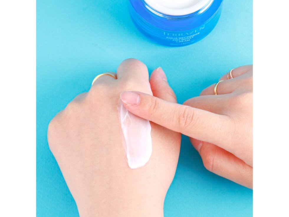 TERRAZEN - AQUA RECHARGE 24h MOIST CREAM - Hydratační pleťový krém s kyselinou hyaluronovou pro 24hodinovou hydrataci 50 ml