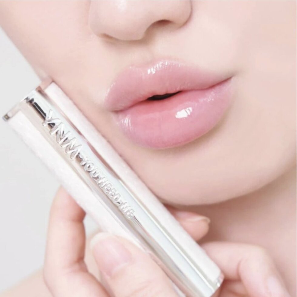 YNM - Natural Melting Honey Lip Balm - Vyživující balzám na rty s medem 3 g