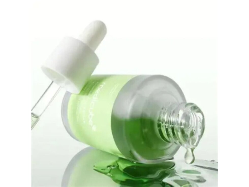 MEDICUBE - EXOSOME CICA SERUM - Zklidňující regenerační sérum s exosomy, CICA a tea tree 30 ml