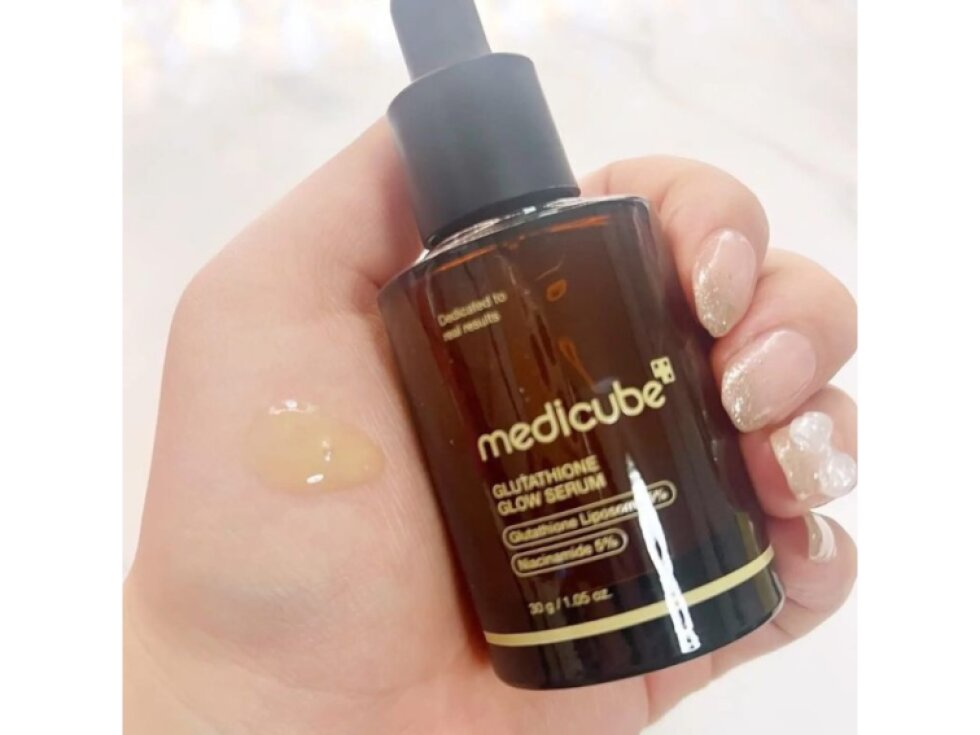MEDICUBE - GLUTATHIONE GLOW SERUM - Rozjasňující sérum s glutathionem a niacinamidem 30 ml