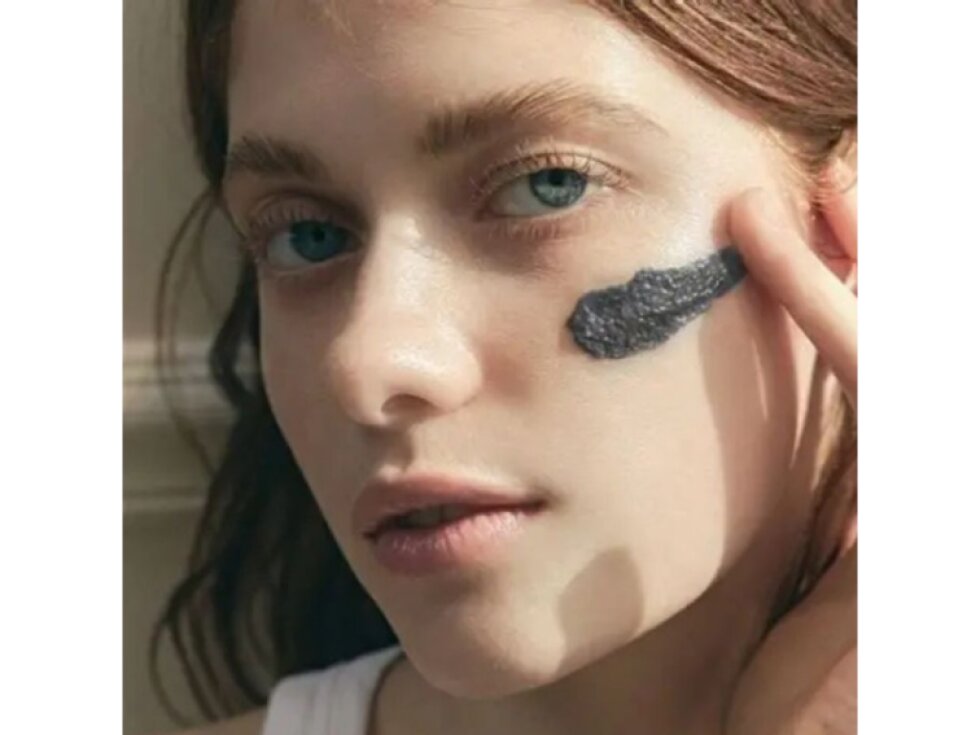 ARENCIA - BLACK TEA & YUZU RICE MOCHI CLEANSER - Výživný čistící gel s černým čajem, yuzu a rýžovými zrnky 120 g