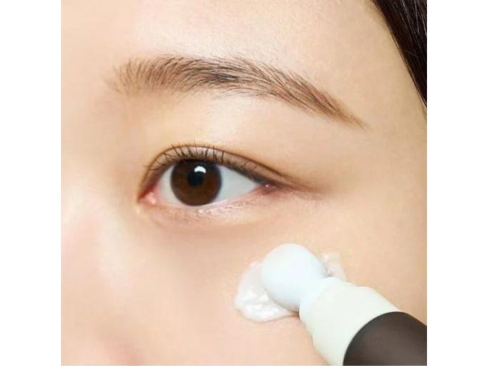 SKIN1004 - MADAGASCAR CENTELLA PROBIO - CICA BAKUCHIOL EYE CREAM - Oční krém s bakuchiolem a fermentovanou centellou pro zpevnění a vyhlazení očního okolí 20 ml