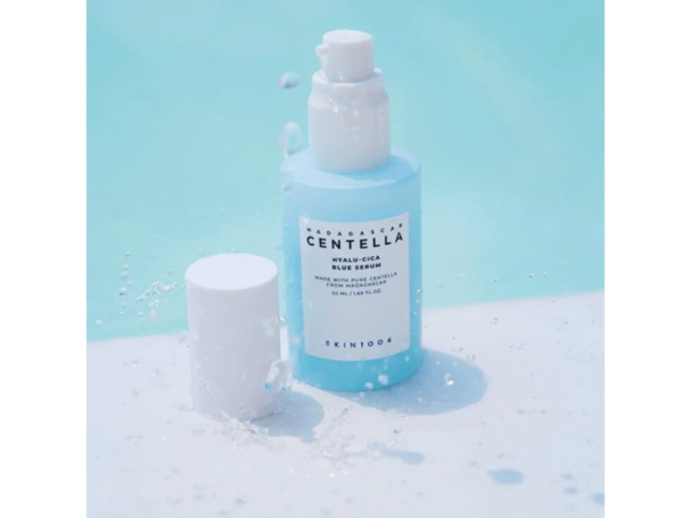 SKIN1004 - MADAGASCAR CENTELLA HYALU-CICA BLUE SERUM - Intenzivně hydratační a zklidňující sérum pro oslabenou a dehydratovanou pleť 50 ml
