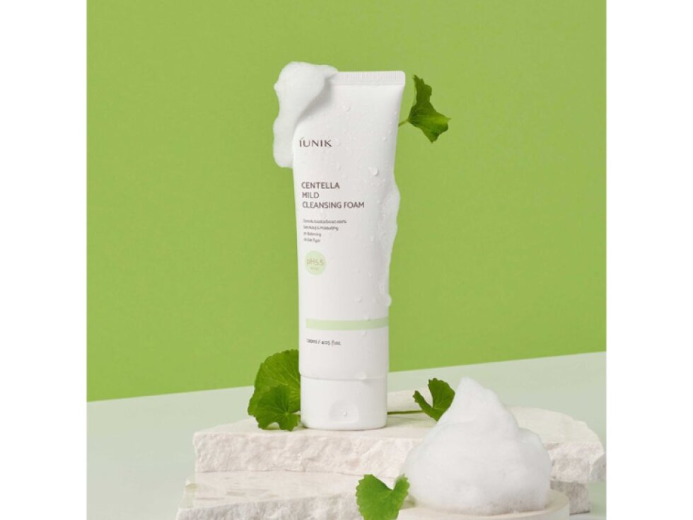 iUNIK - CENTELLA MILD CLEANSING FOAM - Jemná pH vyvážená čisticí pěna s pupečníkem asijským 120 ml