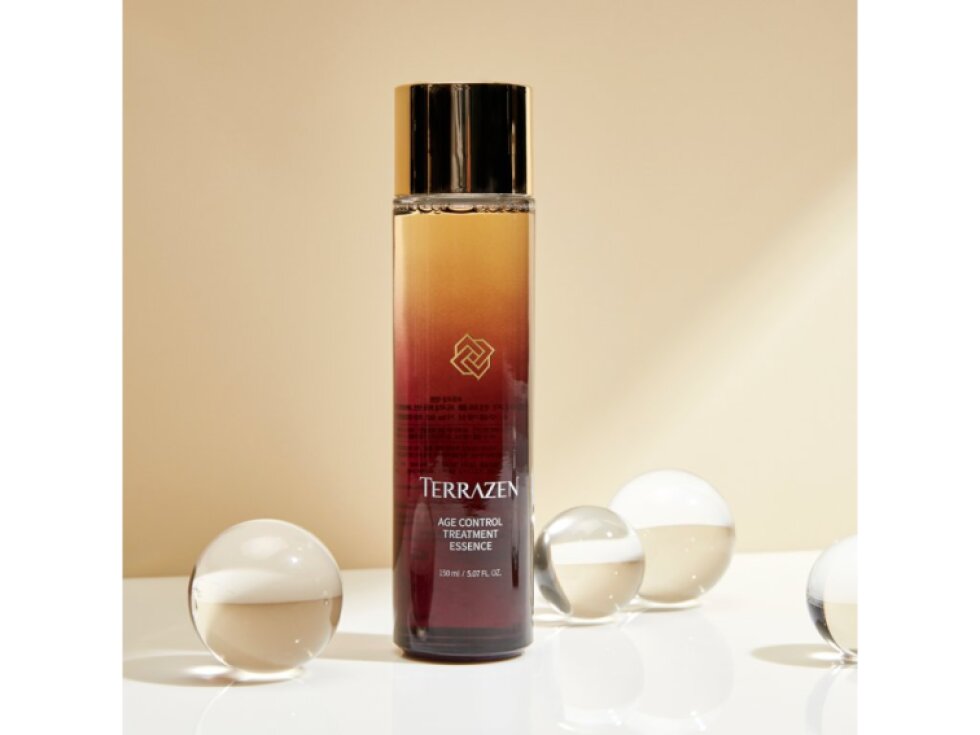 TERRAZEN - AGE CONTROL TREATMENT ESSENCE TONER - Hydratační anti-age toner proti stárnutí pleti s esencí 150 ml