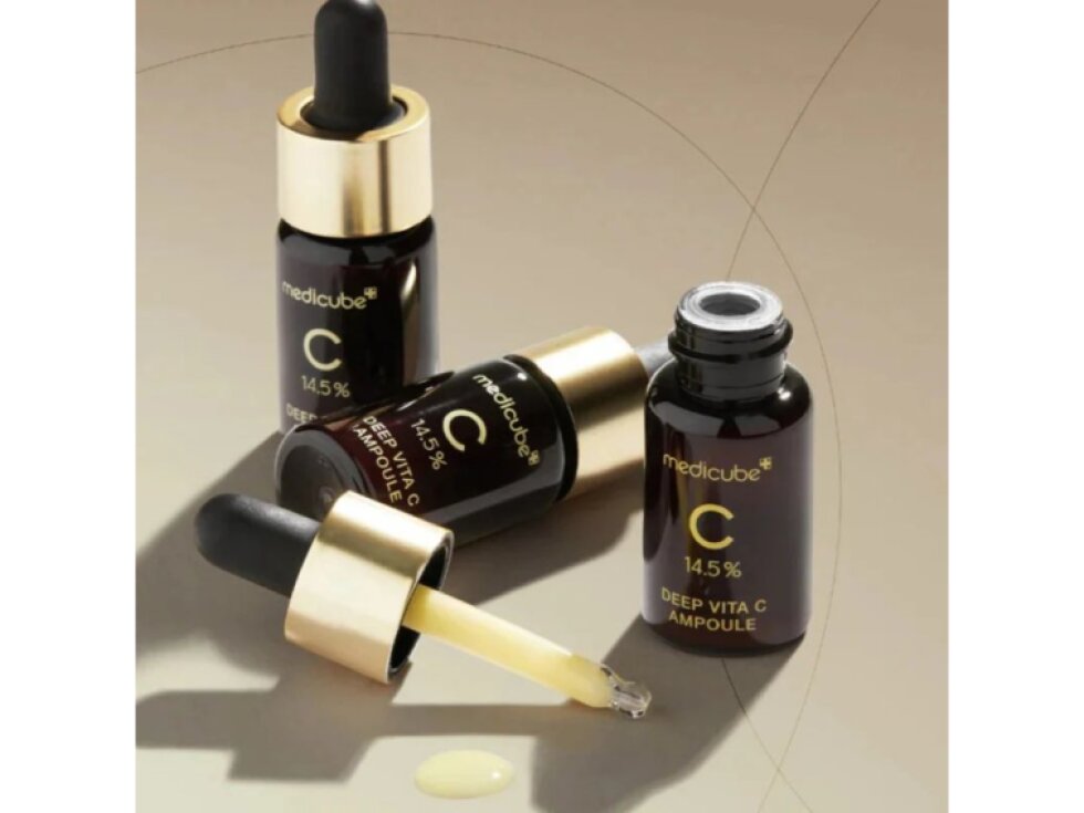 MEDICUBE - DEEP VITA C AMPOULE 2.0 - Intenzivní rozjasňující sérum s vysokou koncentrací vitamínu C 3 x 10 g