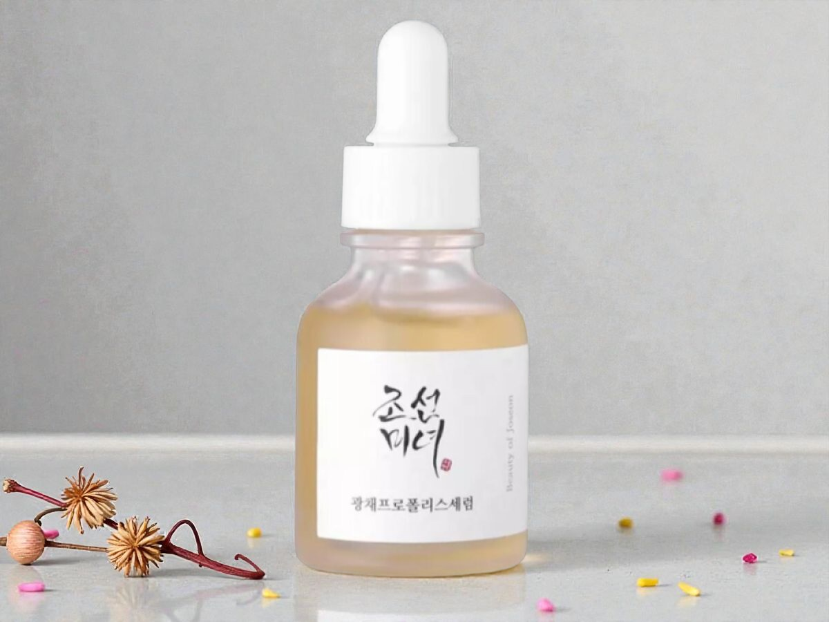 BEAUTY OF JOSEON - GLOW SERUM PROPOLIS AND NIACINAMIDE - Rozjasňující a vyživující sérum s propolisem pro sjednocenou a zdravě vypadající pleť 30 ml