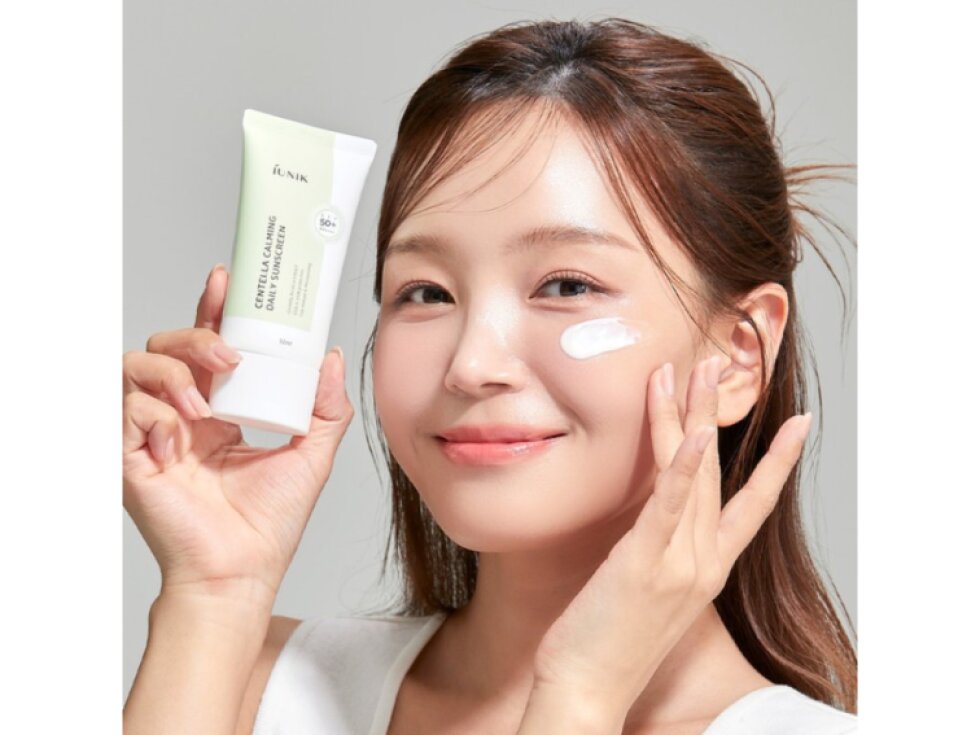 iUNIK - CENTELLA CALMING DAILY SUNSCREEN - Zklidňující denní opalovací krém s centellou SPF50+ PA++++ 60 ml
