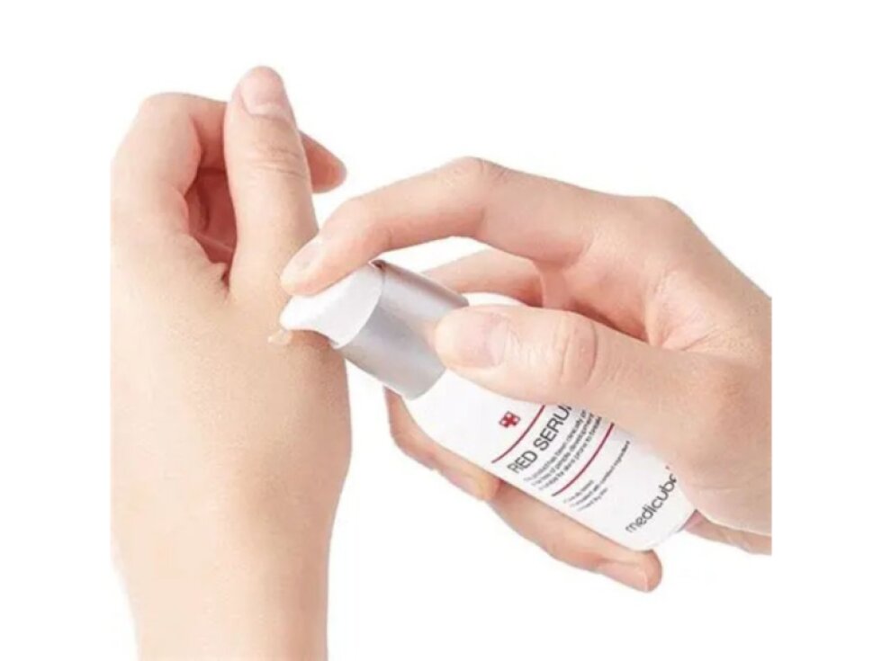 MEDICUBE - RED SERUM 2.0 - Zklidňující sérum pro problematickou a aknózní pleť 30 ml
