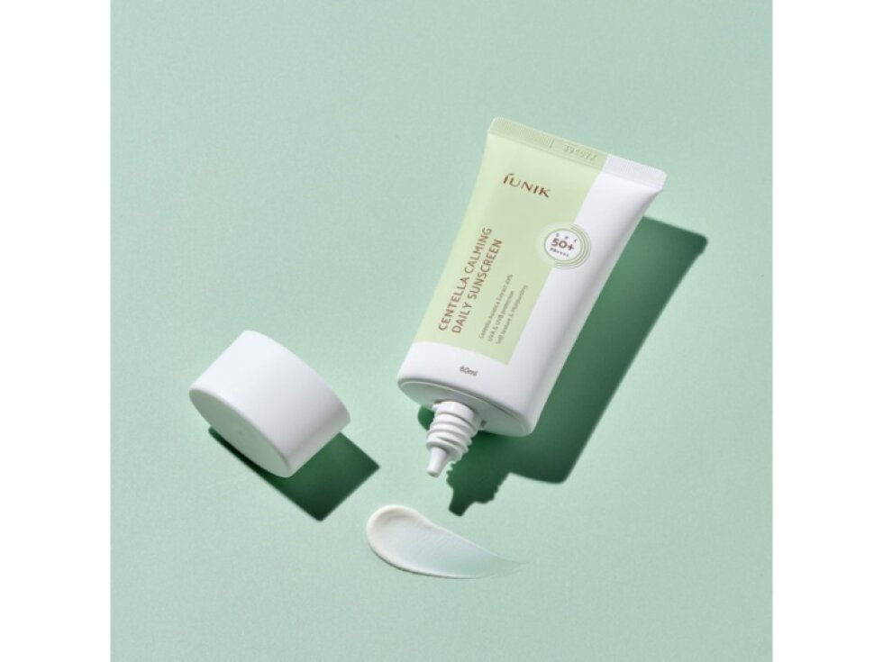 iUNIK - CENTELLA CALMING DAILY SUNSCREEN - Zklidňující denní opalovací krém s centellou SPF50+ PA++++ 60 ml