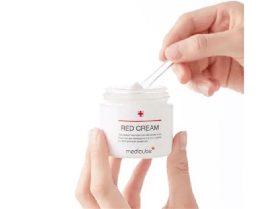 MEDICUBE - RED CREAM 2.0 - Zklidňující pleťový krém pro problematickou a citlivou pleť 50 ml