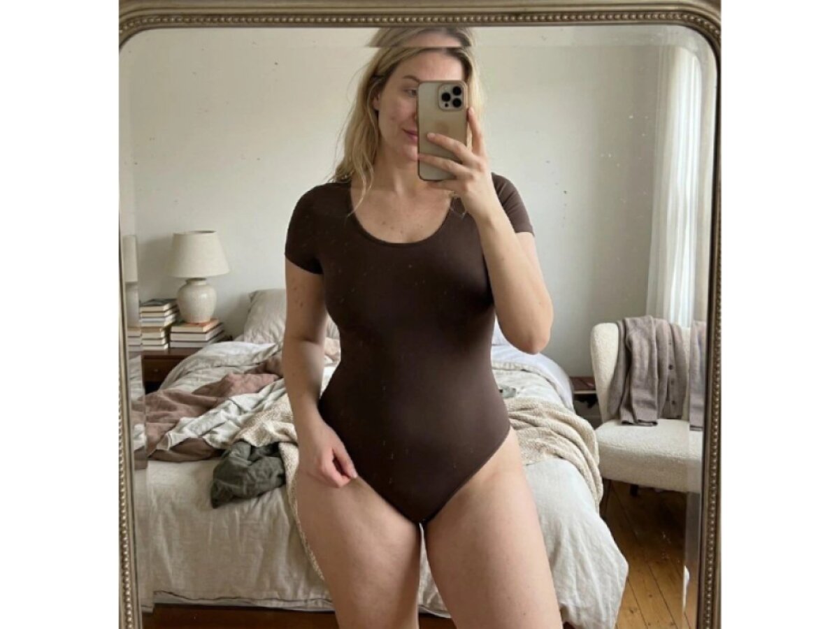 Tvarujúce body s krátkym rukávom, HNEDÉ