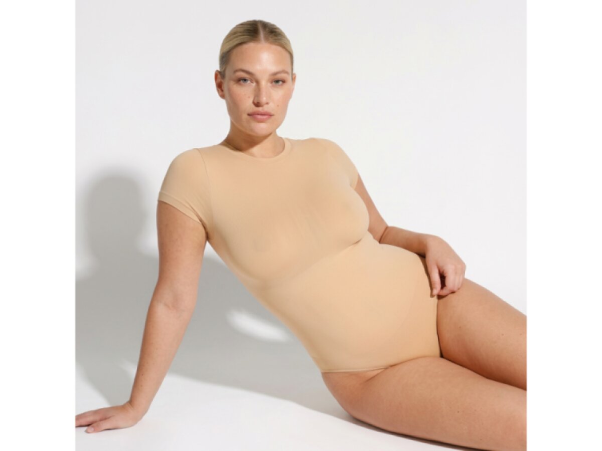 Tvarujúce body s krátkym rukávom a klasickým nohavičkovým strihom, NUDE
