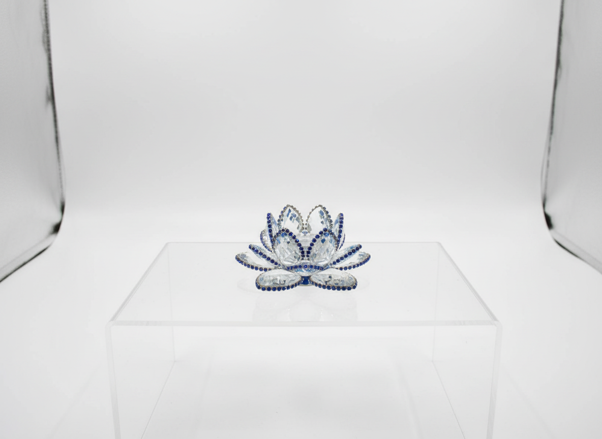 Křišťálový lotosový květ 11cm - barevný s kamínky