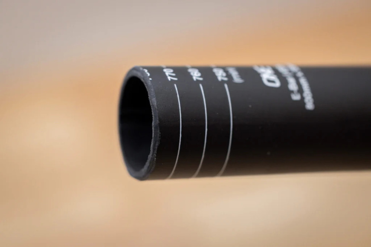 Pokyny k řezání karbonových řídítek OneUp