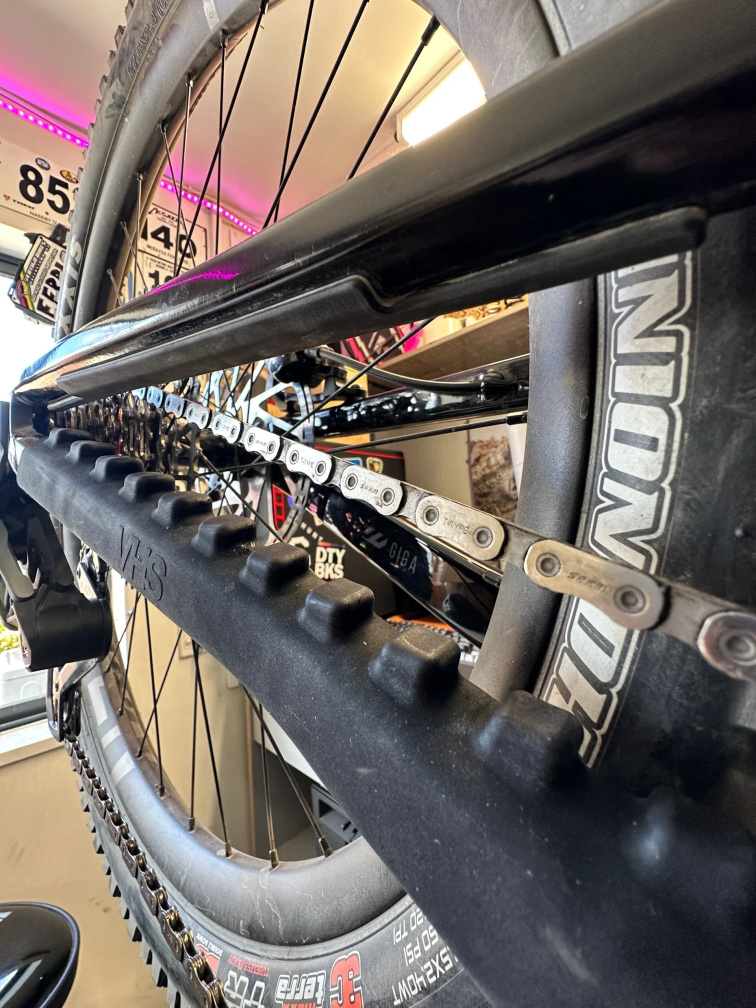 VHS Slapper V3 chainstay protector