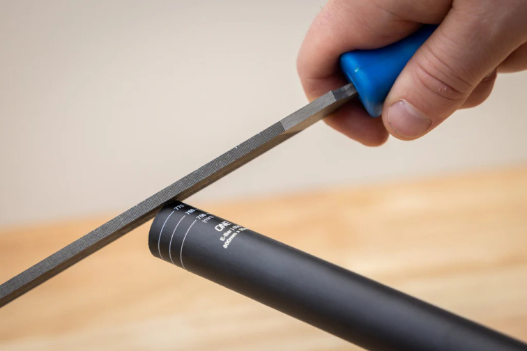 Pokyny k řezání karbonových řídítek OneUp