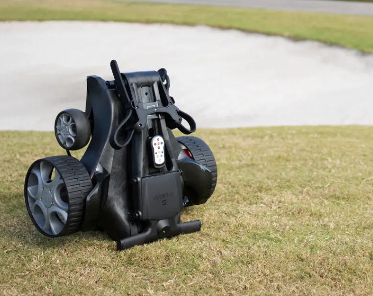 Stewart Golf Q Follow 2025: Nejchytřejší a nejkompaktnější vozík pro moderní golfisty