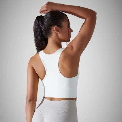 Čo nosiť do fitka: kompletný outfit pre ženy kľúčové slová: outfit do fitka, ženské športové oblečenie, fitko look