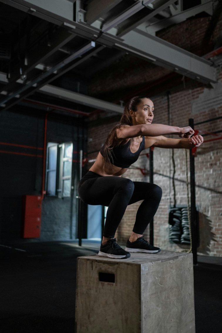 Legíny na crossfit a funkčný tréning – odolnosť na prvom mieste (legíny na crossfit, legíny do fitka, funkčný tréning legíny, športové legíny pevné)