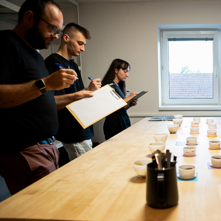 CUPPING: co to hrníčkování s kafem vlastně je?
