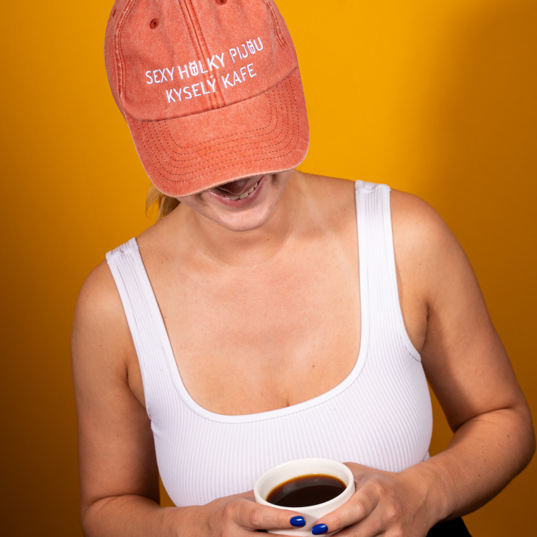 Kšiltovka - Sexy holky pijou kyselý kafe