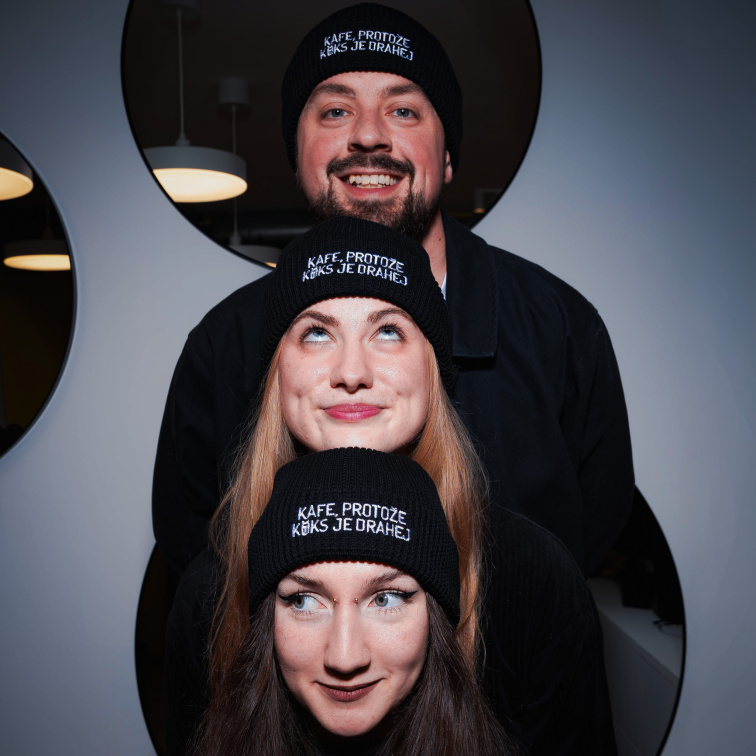 Čepice - Kafe, protože koks je drahej