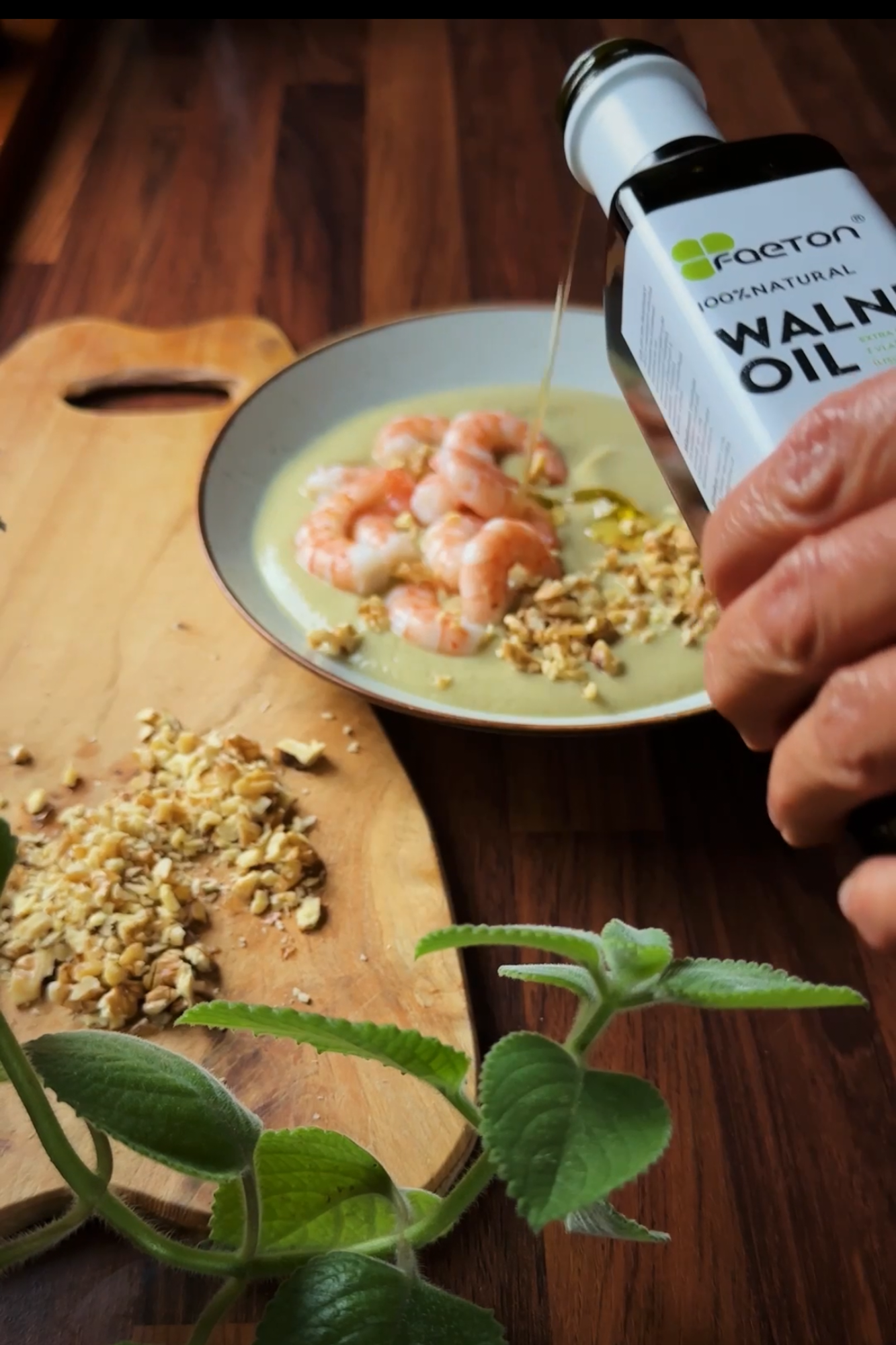 Recept na krémovou polévku s krevetami a vlašskými ořechy